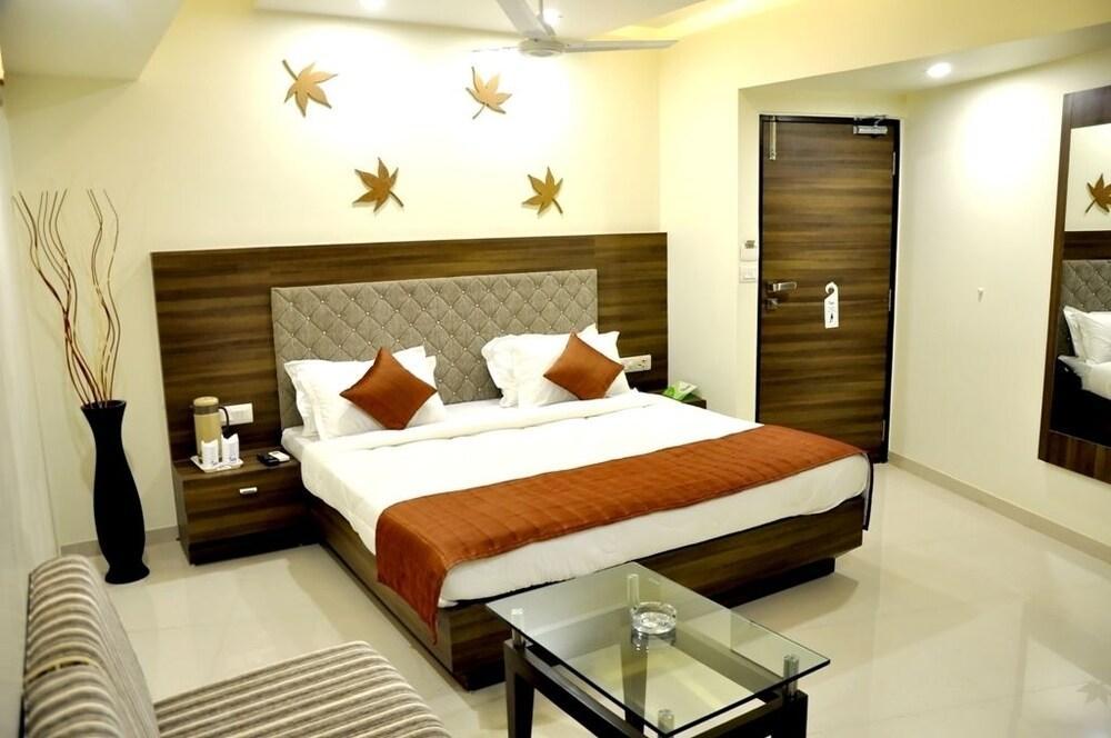 Hotel Ashish Ahmedabad Eksteriør billede