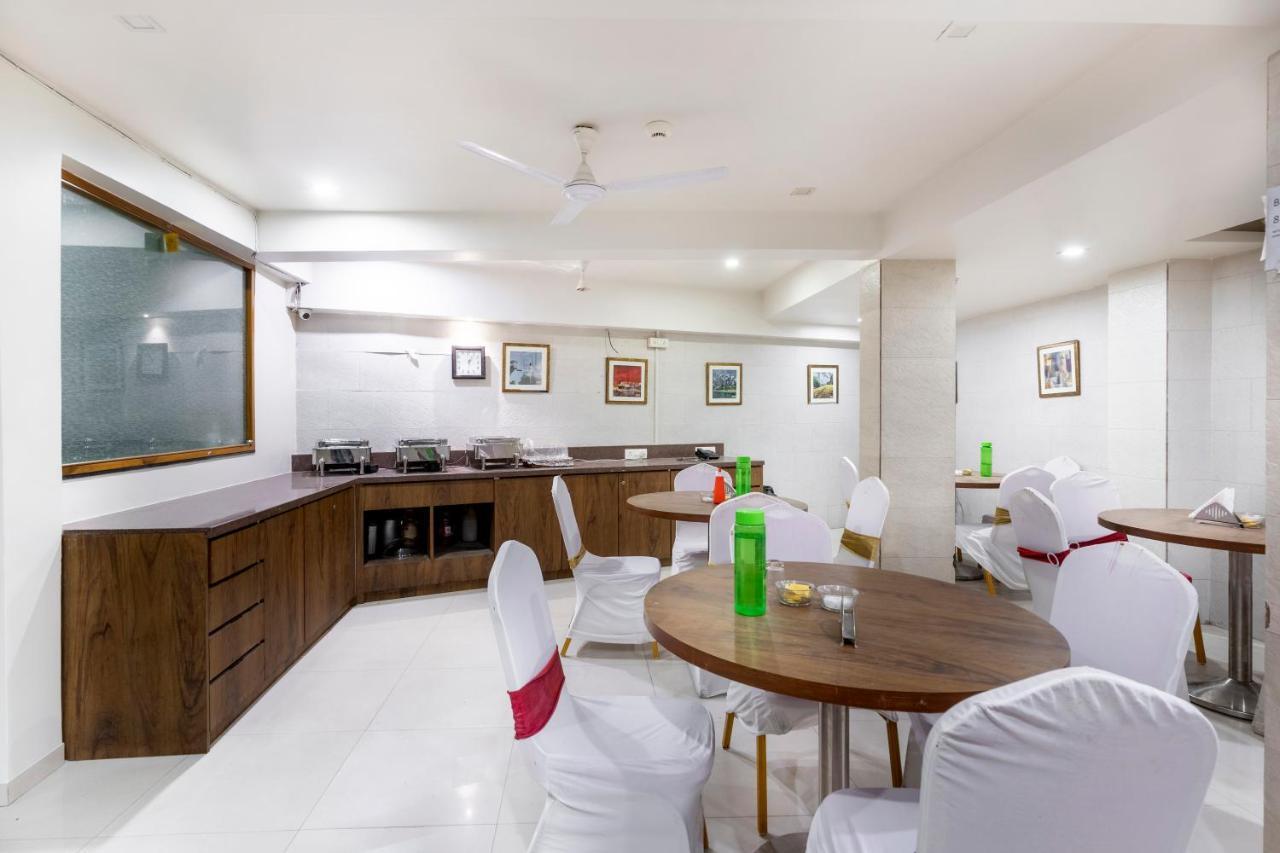 Hotel Ashish Ahmedabad Eksteriør billede