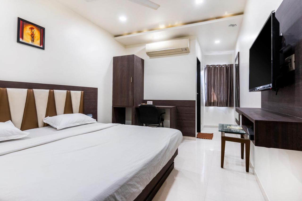 Hotel Ashish Ahmedabad Eksteriør billede