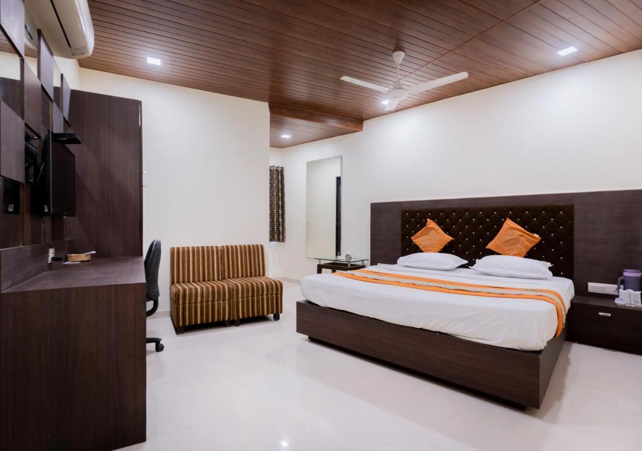 Hotel Ashish Ahmedabad Eksteriør billede