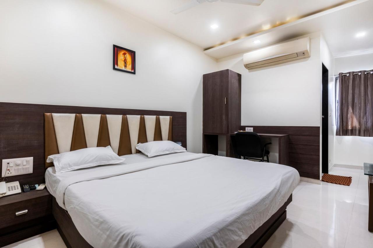 Hotel Ashish Ahmedabad Eksteriør billede