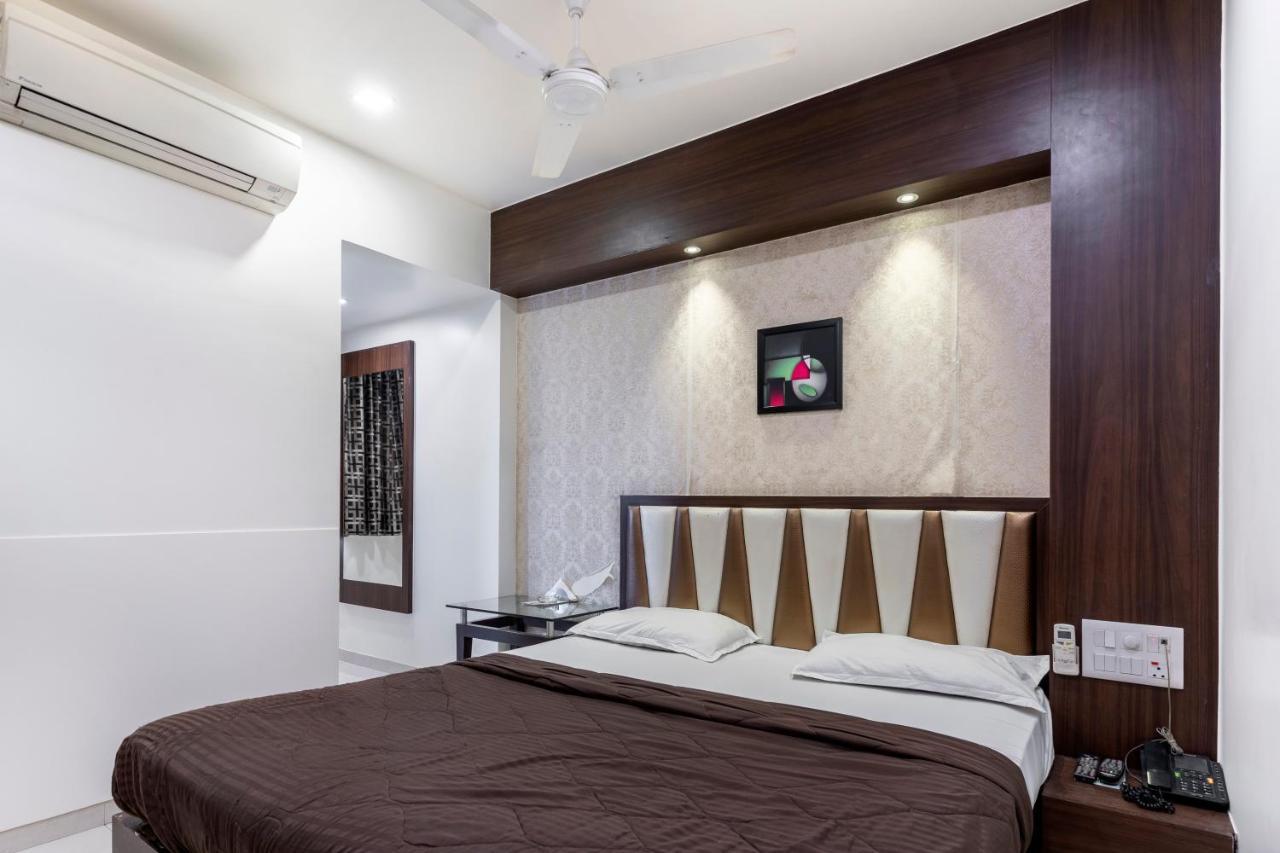 Hotel Ashish Ahmedabad Eksteriør billede
