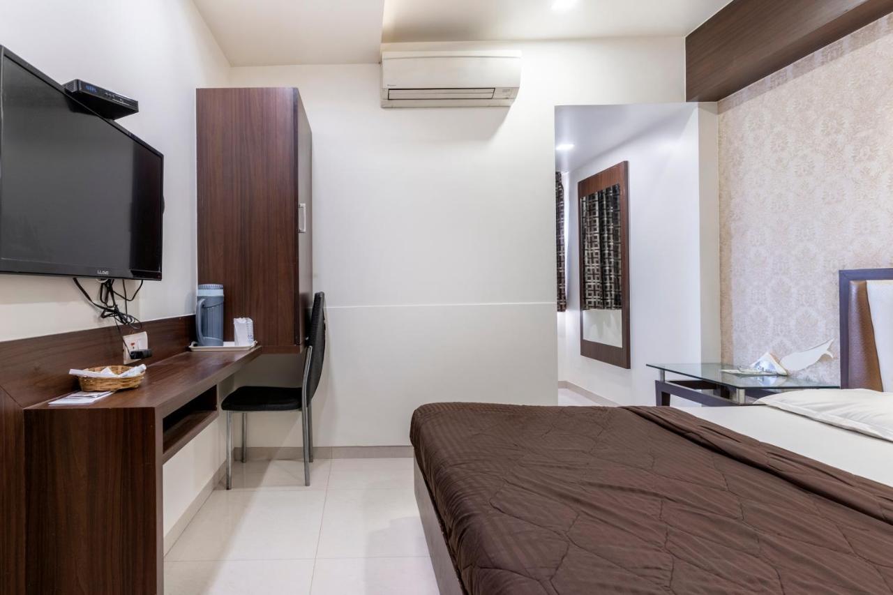 Hotel Ashish Ahmedabad Eksteriør billede