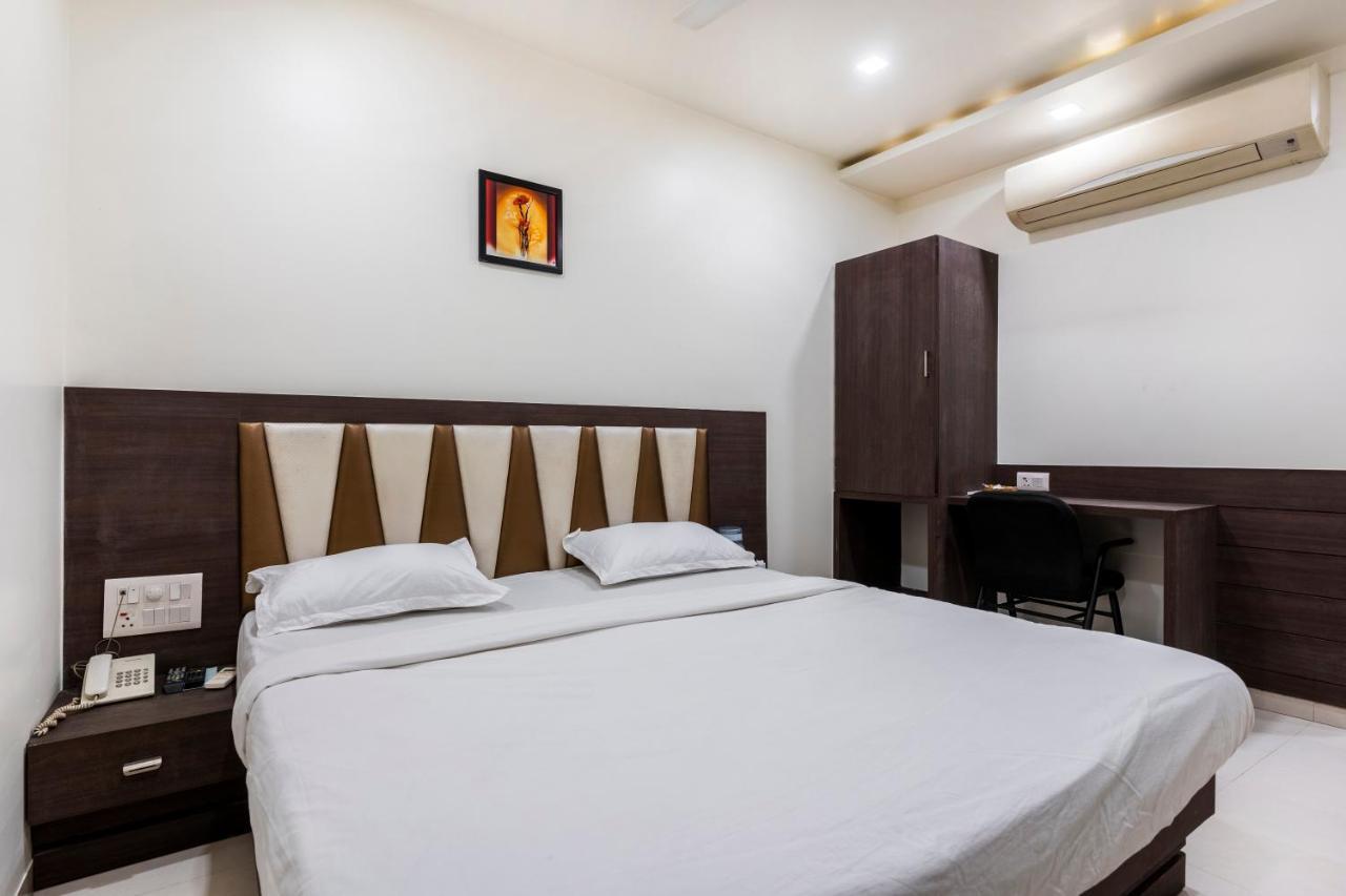 Hotel Ashish Ahmedabad Eksteriør billede