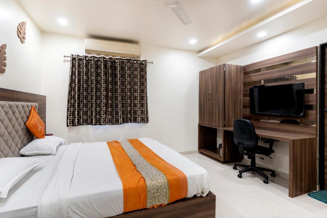 Hotel Ashish Ahmedabad Eksteriør billede