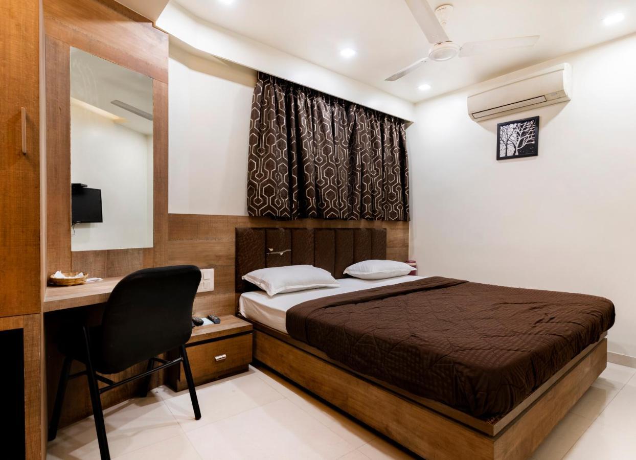 Hotel Ashish Ahmedabad Eksteriør billede