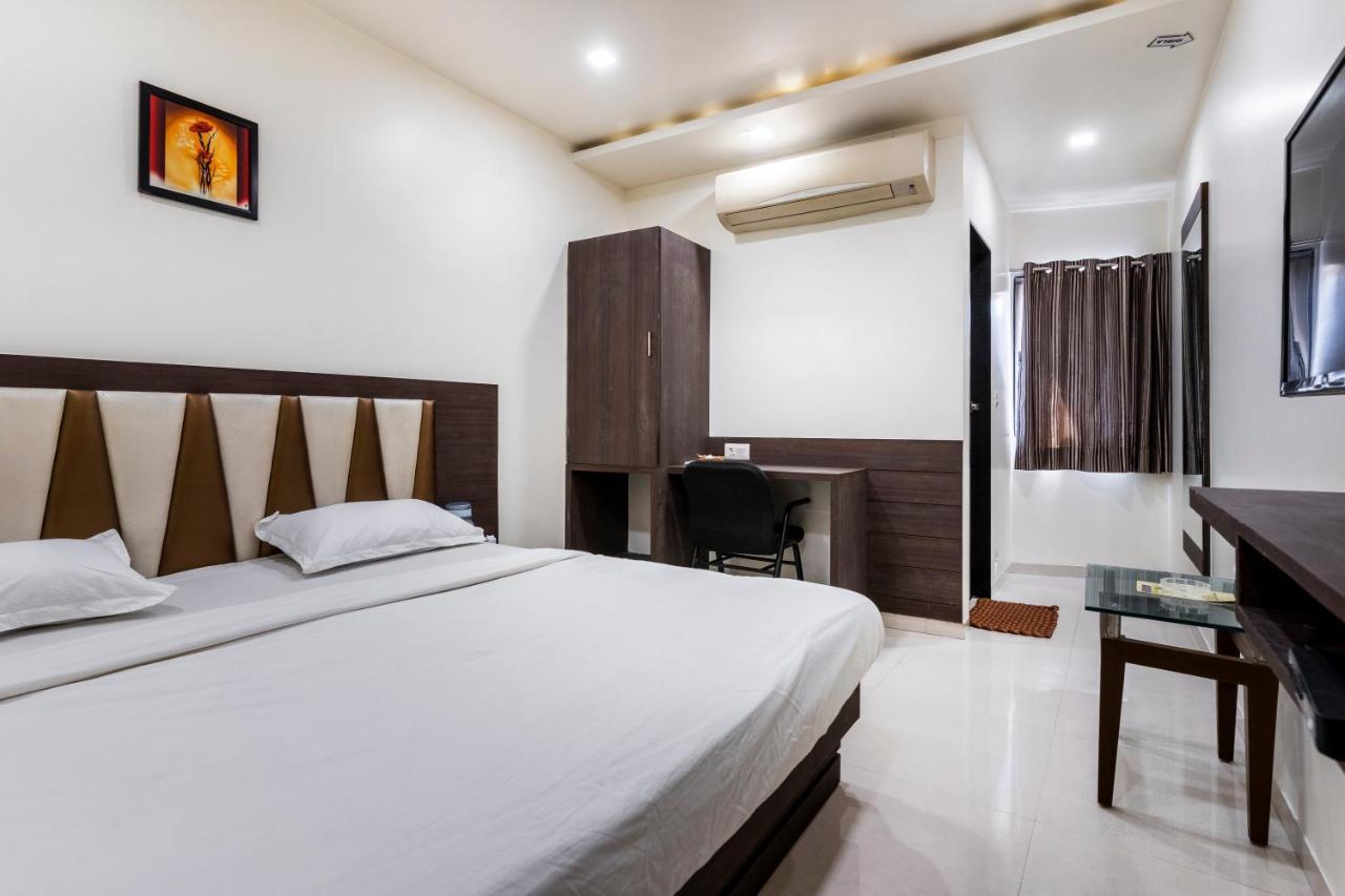 Hotel Ashish Ahmedabad Eksteriør billede