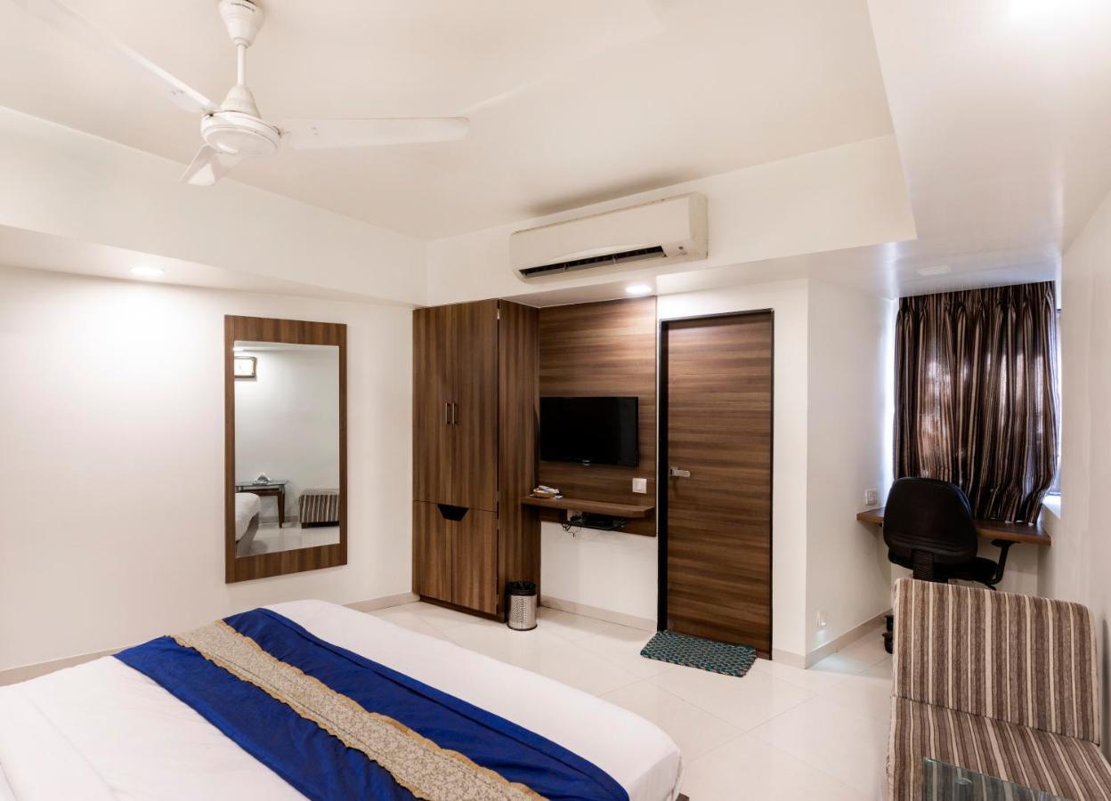Hotel Ashish Ahmedabad Eksteriør billede