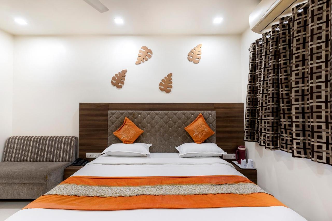 Hotel Ashish Ahmedabad Eksteriør billede
