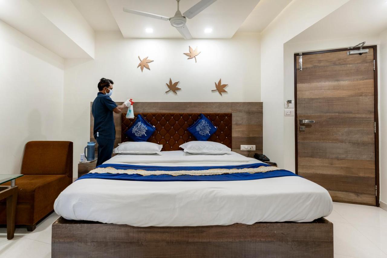 Hotel Ashish Ahmedabad Eksteriør billede