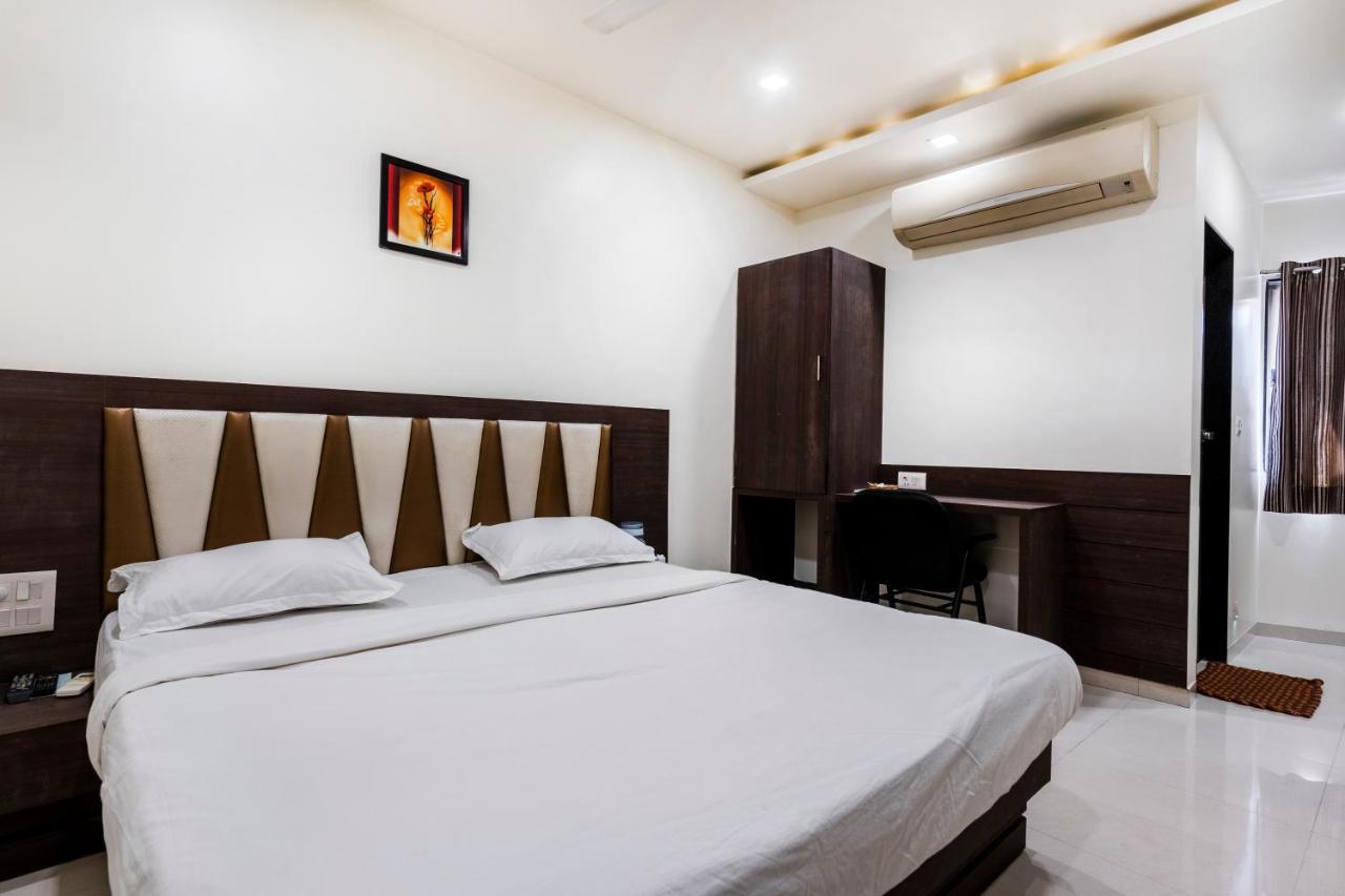 Hotel Ashish Ahmedabad Eksteriør billede