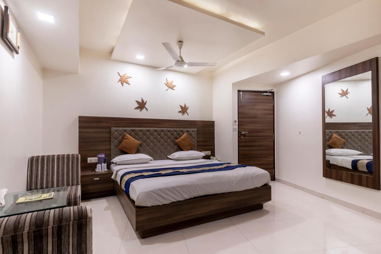 Hotel Ashish Ahmedabad Eksteriør billede
