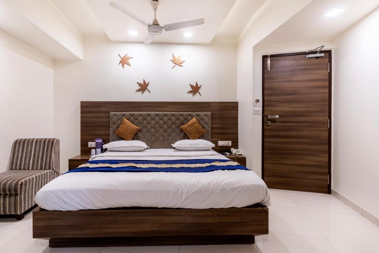 Hotel Ashish Ahmedabad Eksteriør billede